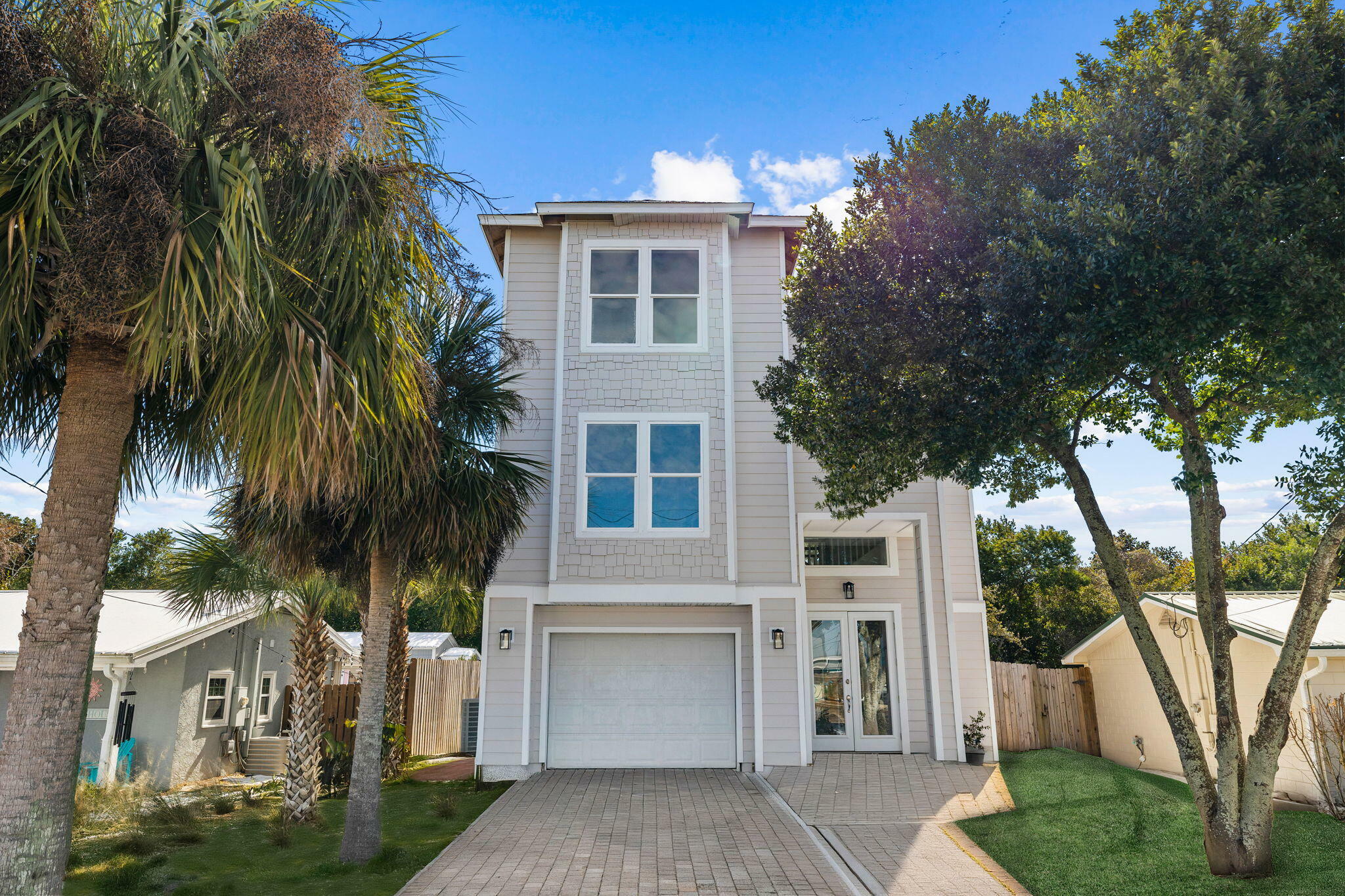 Property Photo:  21811 Palm Avenue  FL 32413 