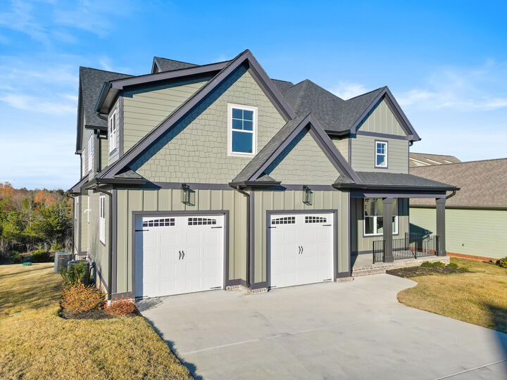 Property Photo: 614 Lakeshore Cove Drive GA 30742