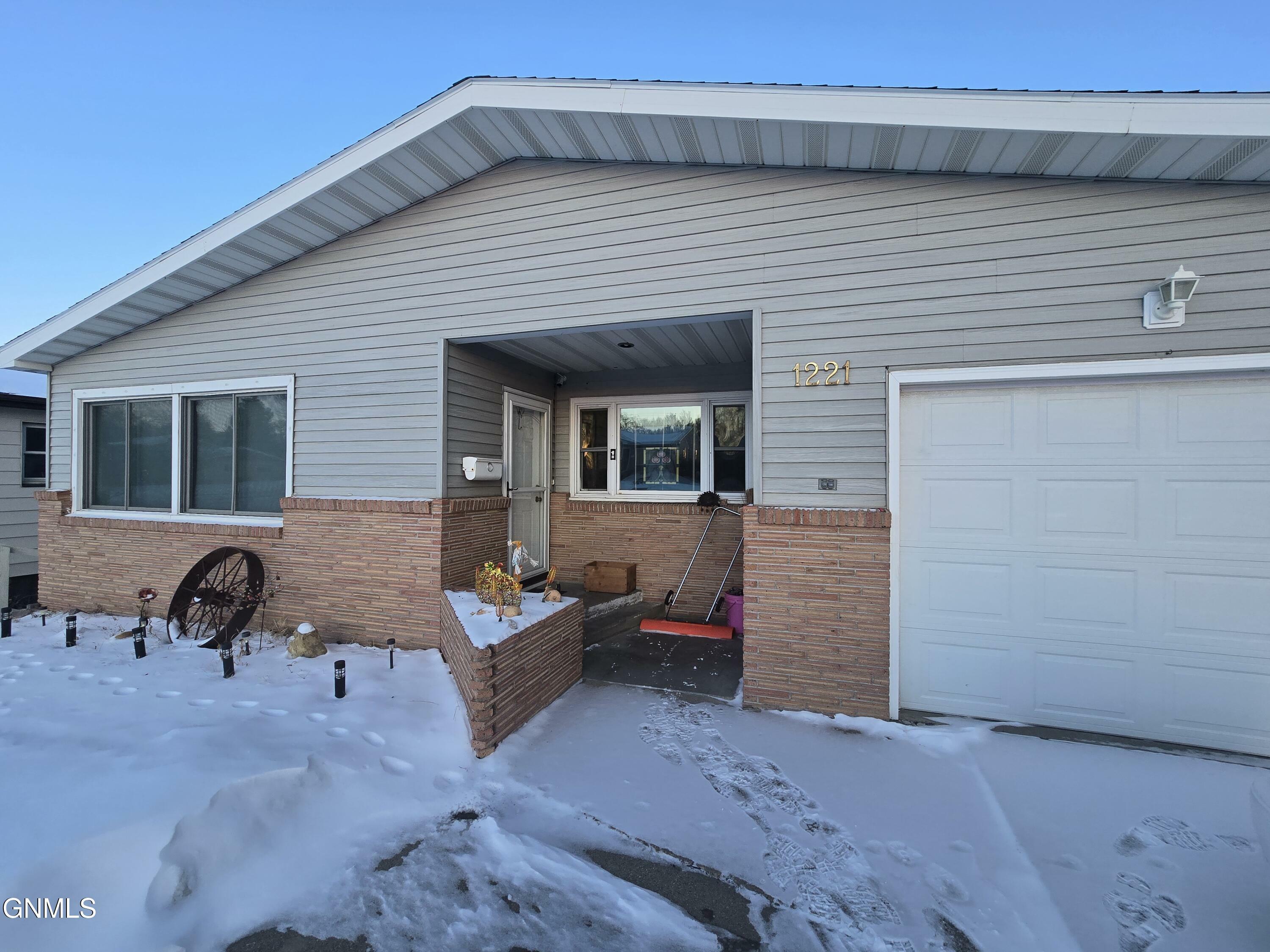 Property Photo:  1221 15th Street  ND 58501 