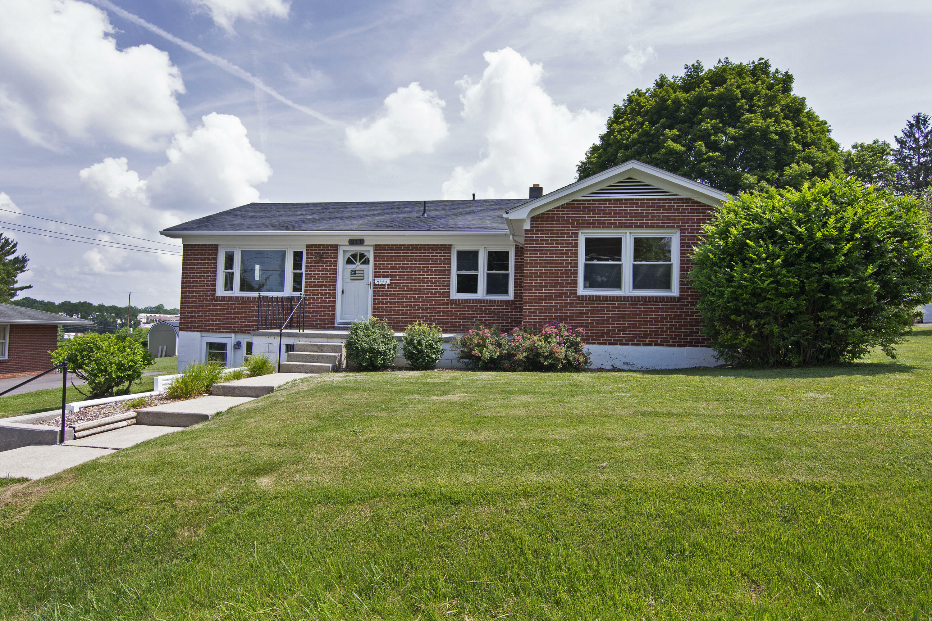 Property Photo:  211 Goheen St  WV 24901 