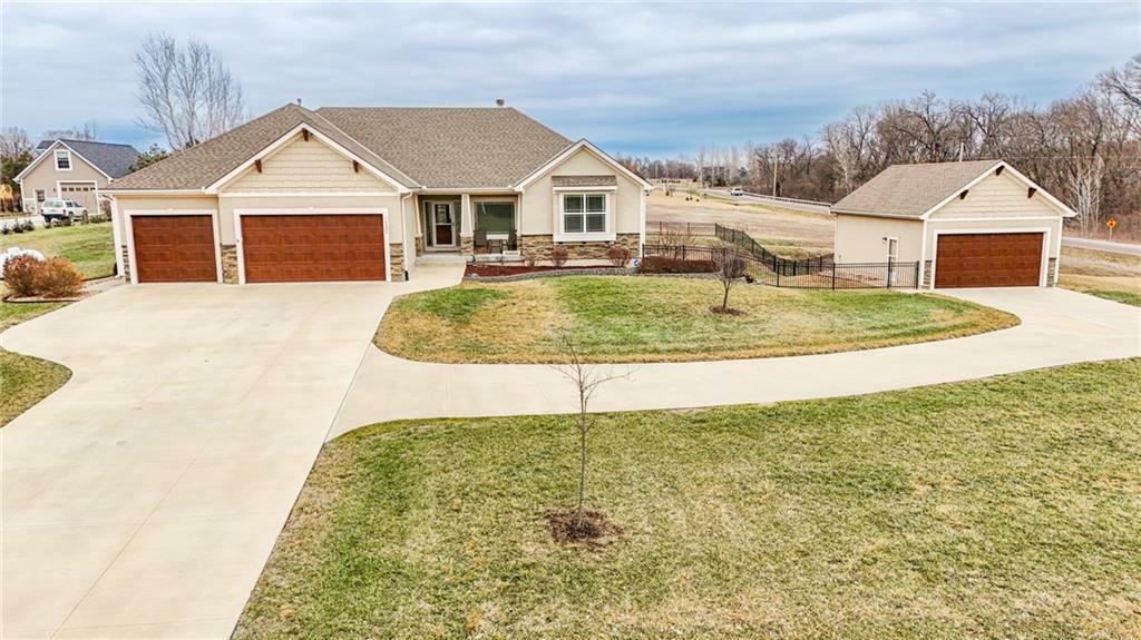 Property Photo:  18220 Prairie View Drive  KS 66086 