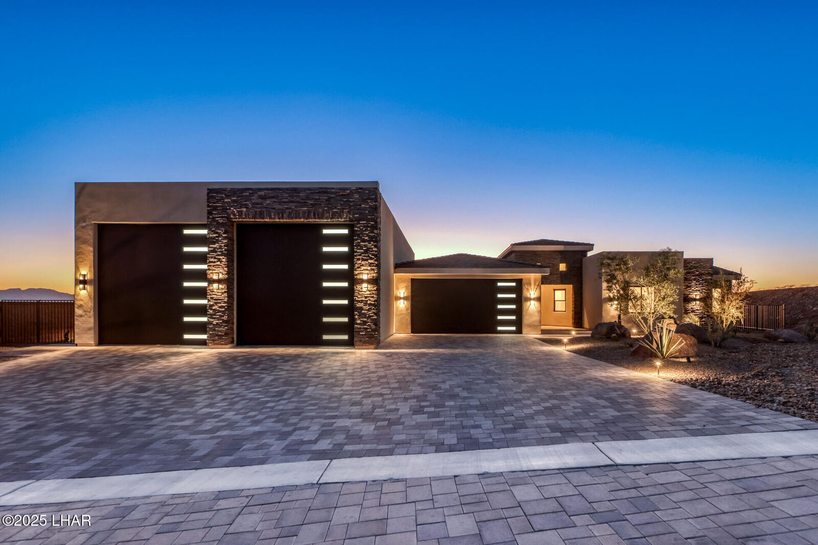 Property Photo: 3017 Corte Enclave AZ 86406