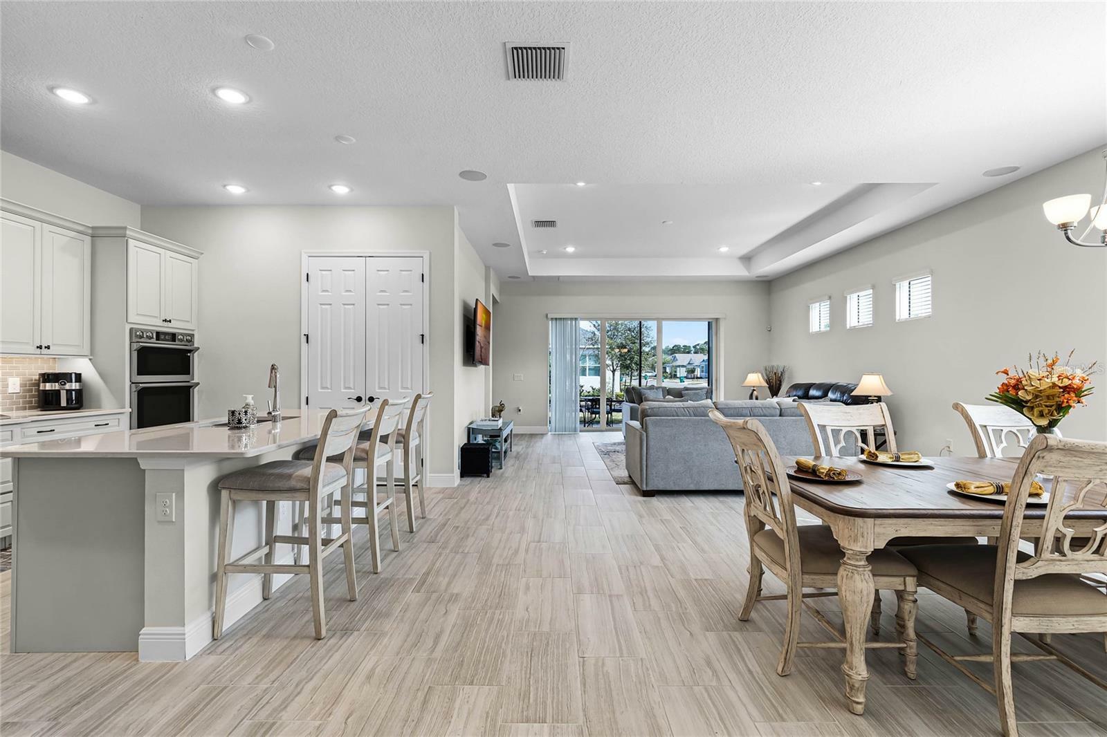 Property Photo: 8456 Norwich Way FL 32757