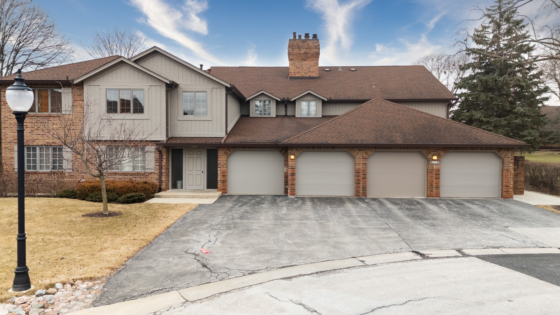 Property Photo: 7920 W Lakeview Court 2A IL 60463