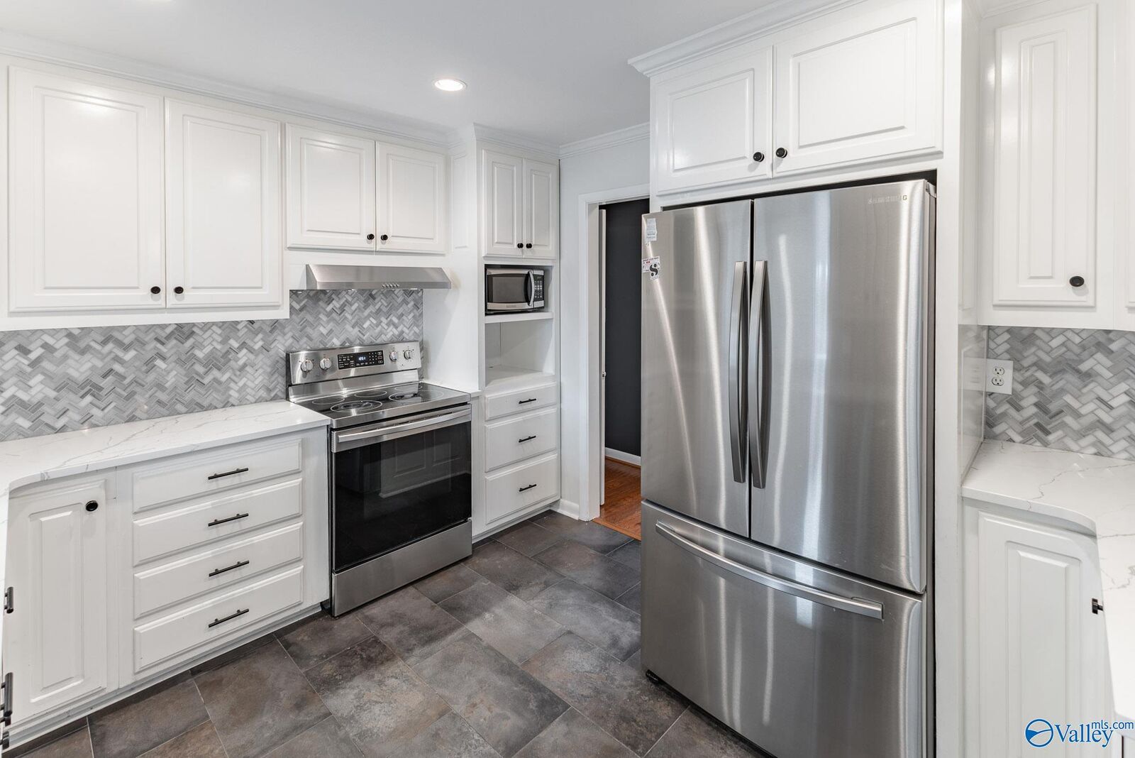 Property Photo:  2607 13th Street SE  AL 35601