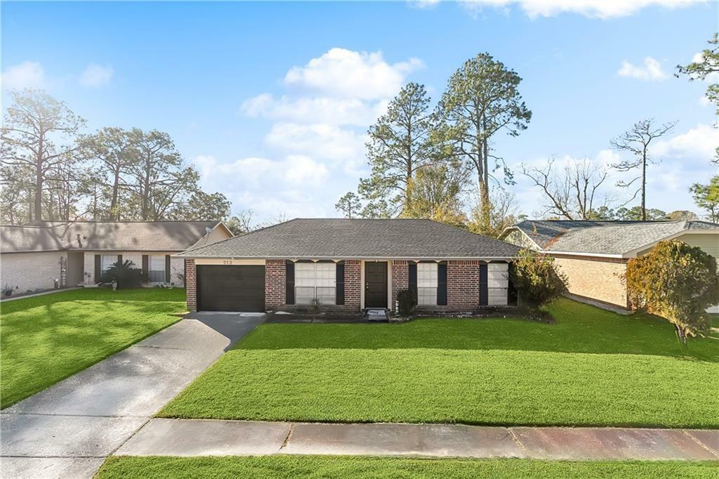 Property Photo:  213 Foxbriar Court  LA 70461 
