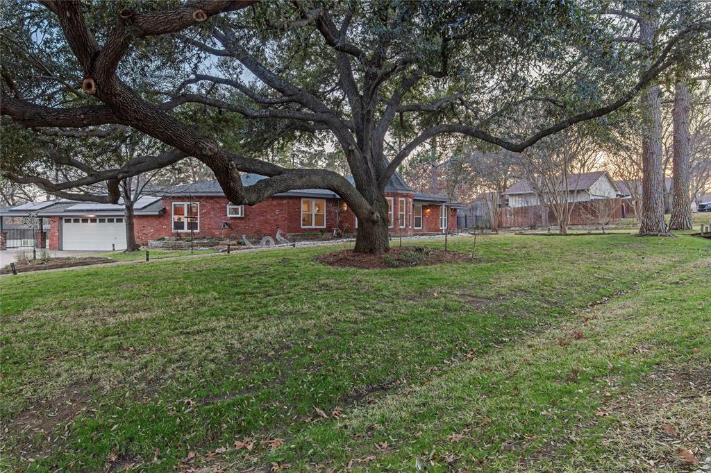 Property Photo: 2811 Manchester Lane TX 76051