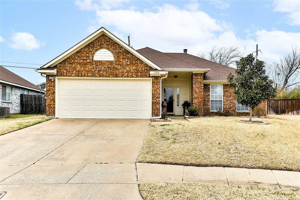 Property Photo: 1100 Hanover Drive TX 76040