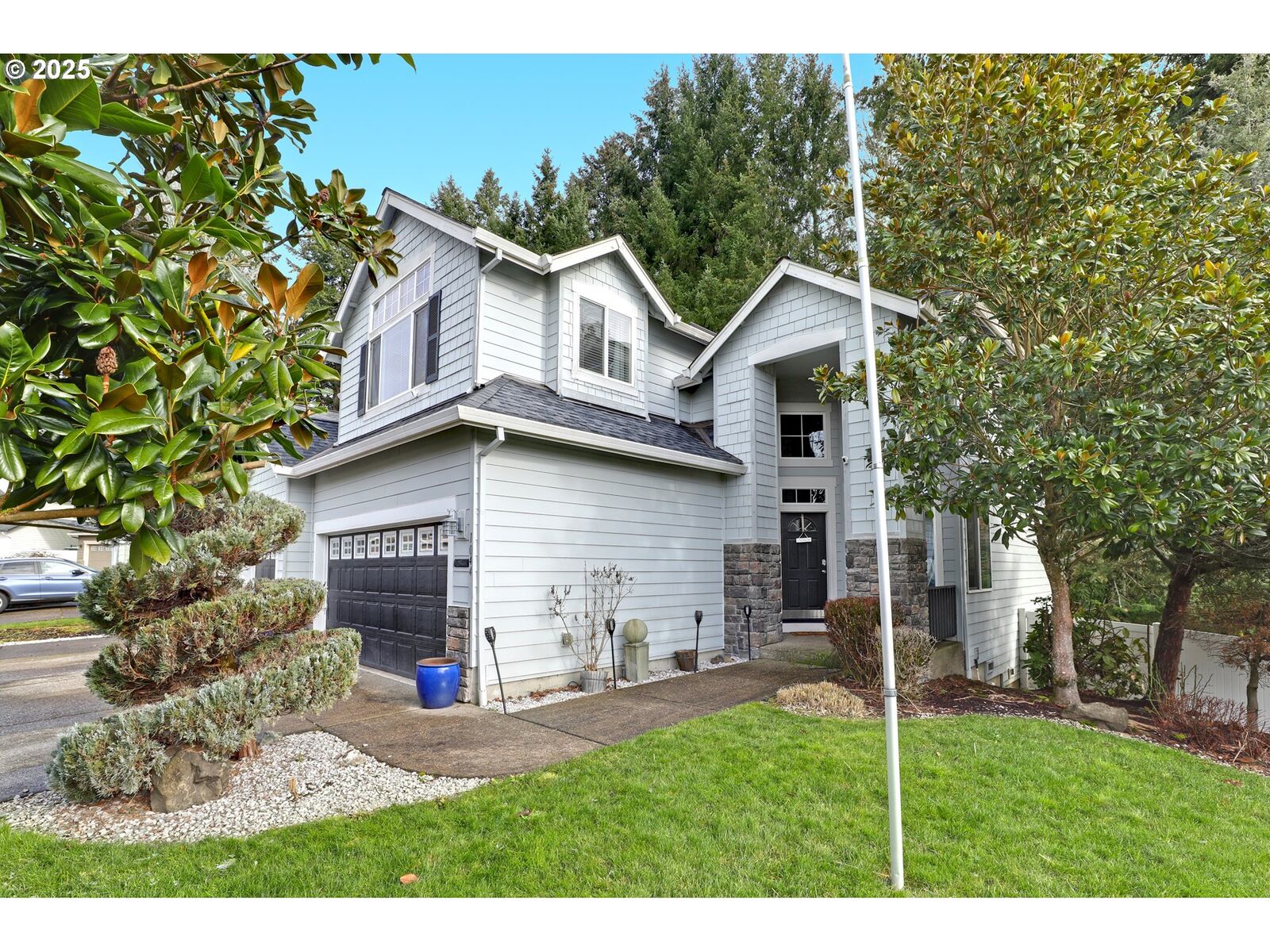 Property Photo:  1044 N 26th Ter  OR 97113 