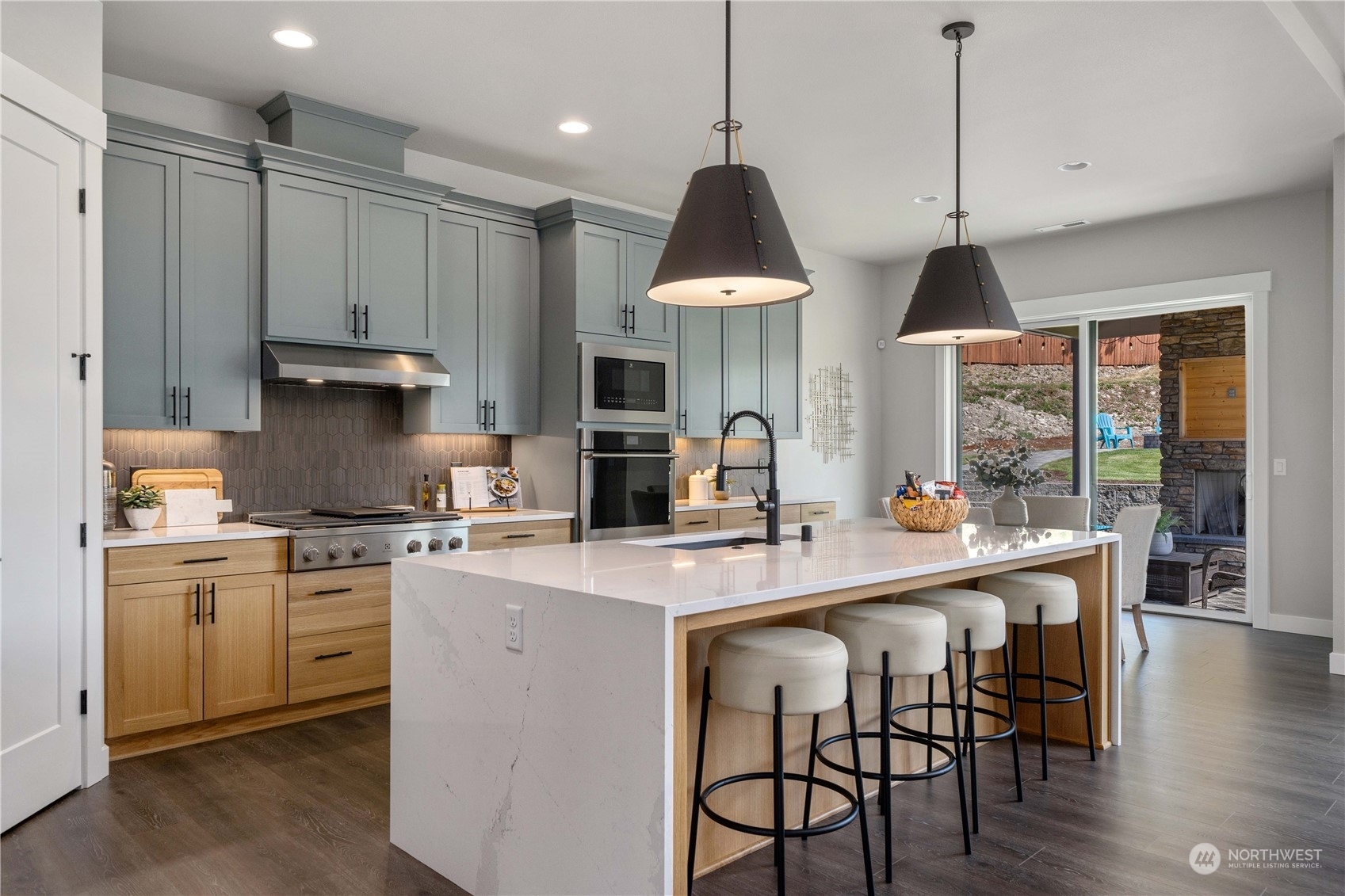 Property Photo: 25612 64th Avenue Ct E 1 WA 98338
