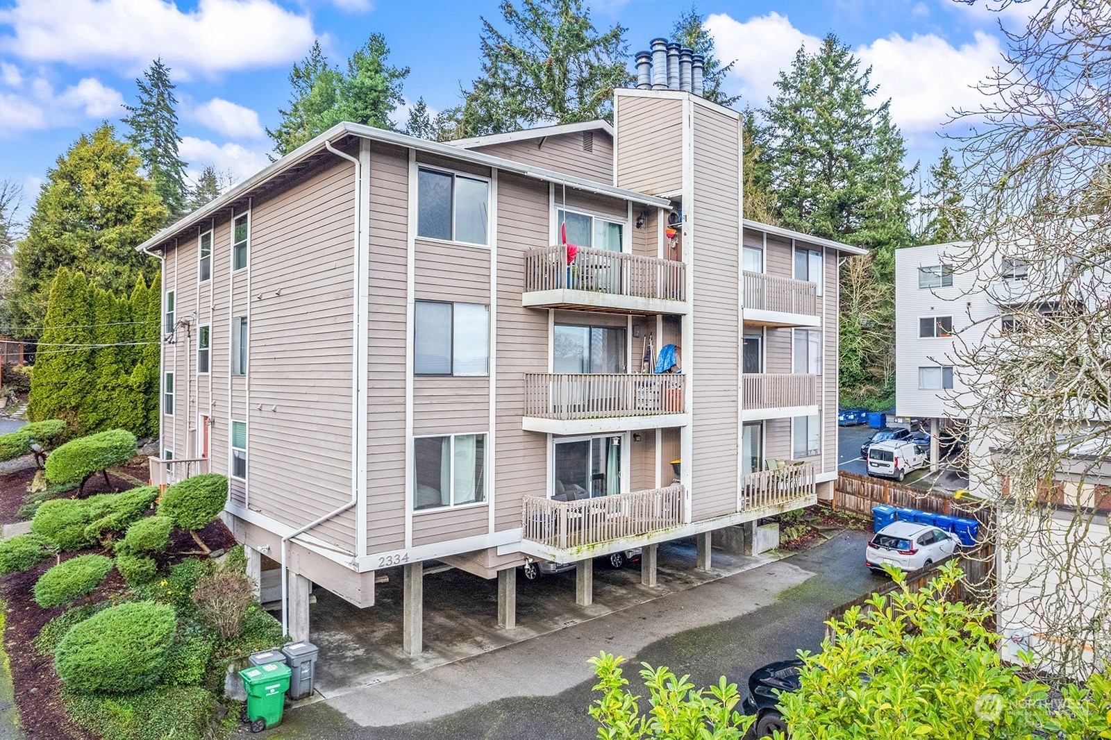 Property Photo:  2334 NE 102nd Street 303  WA 98125 