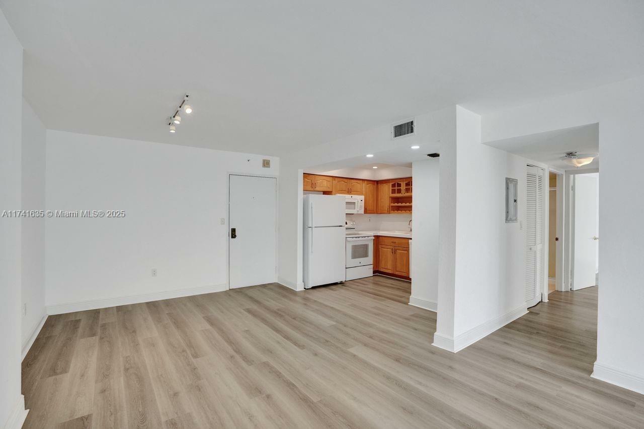 Property Photo:  1450 Brickell Bay Dr 503  FL 33131 