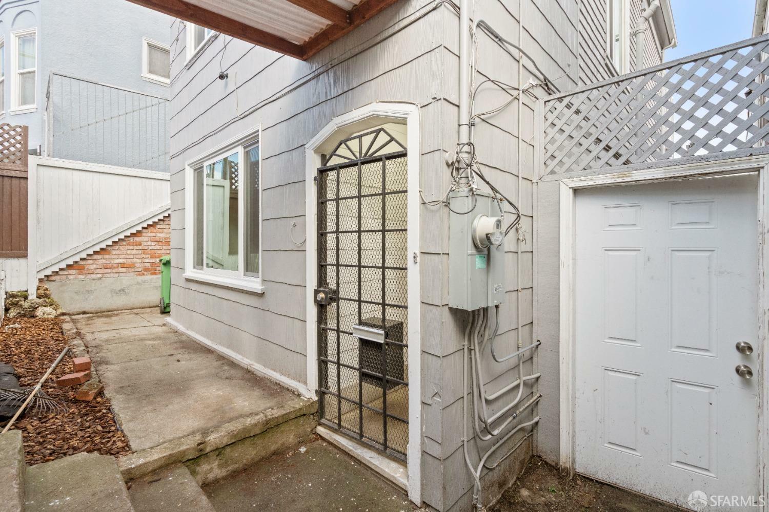 Property Photo:  535 Girard Street  CA 94134 