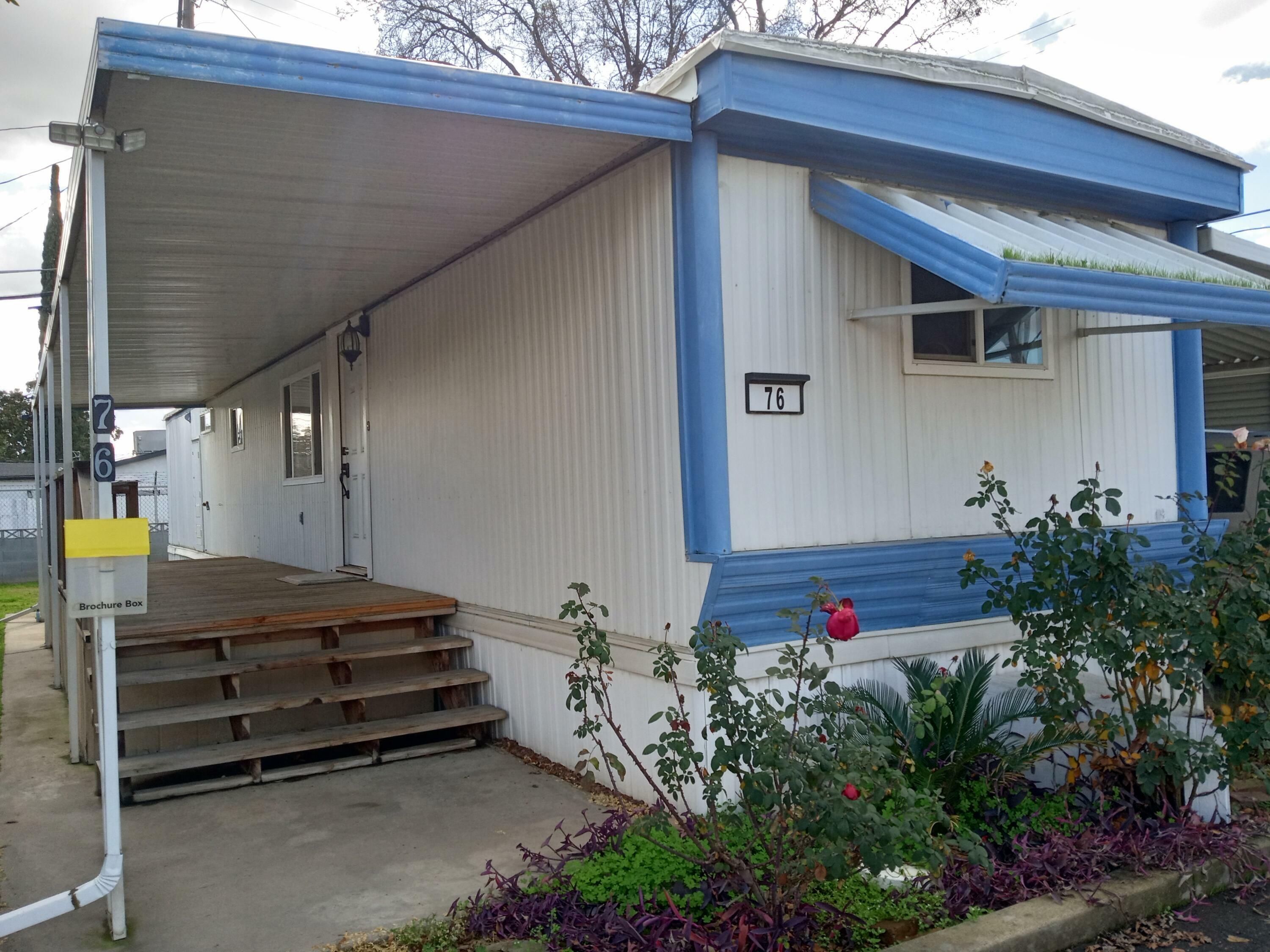 Property Photo:  820 S Chinowith Street 76  CA 93277 