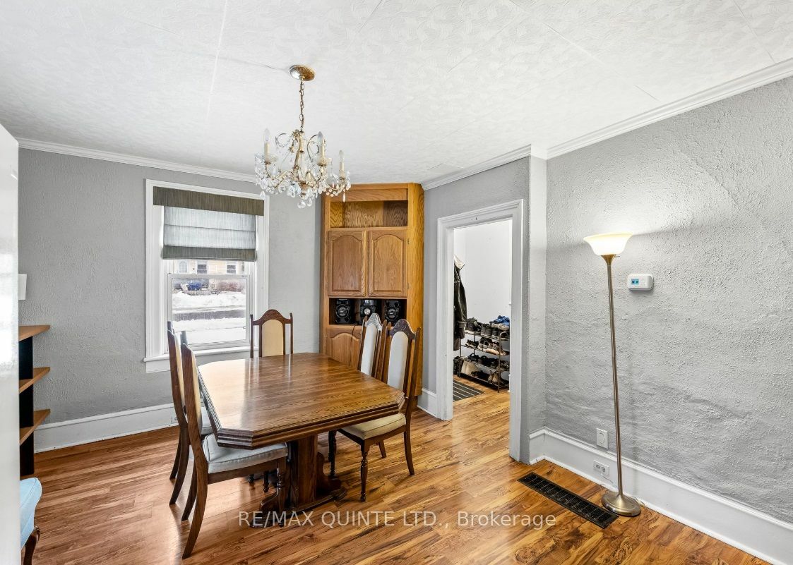 Property Photo:  49 Heber St  ON K8V 1M8 