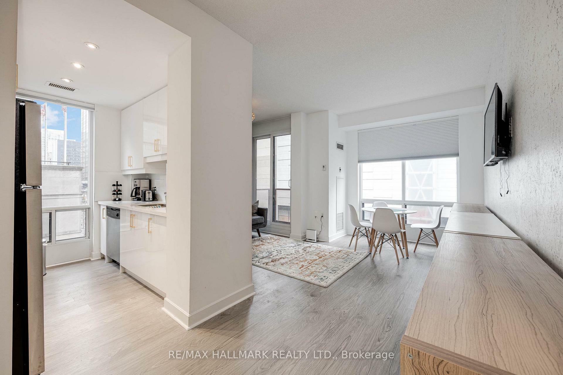 Property Photo: 85 Bloor Street E 402 ON M4W 3Y1