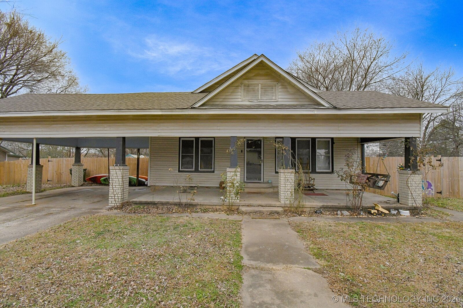 Property Photo: 339 N Washington Street OK 74955