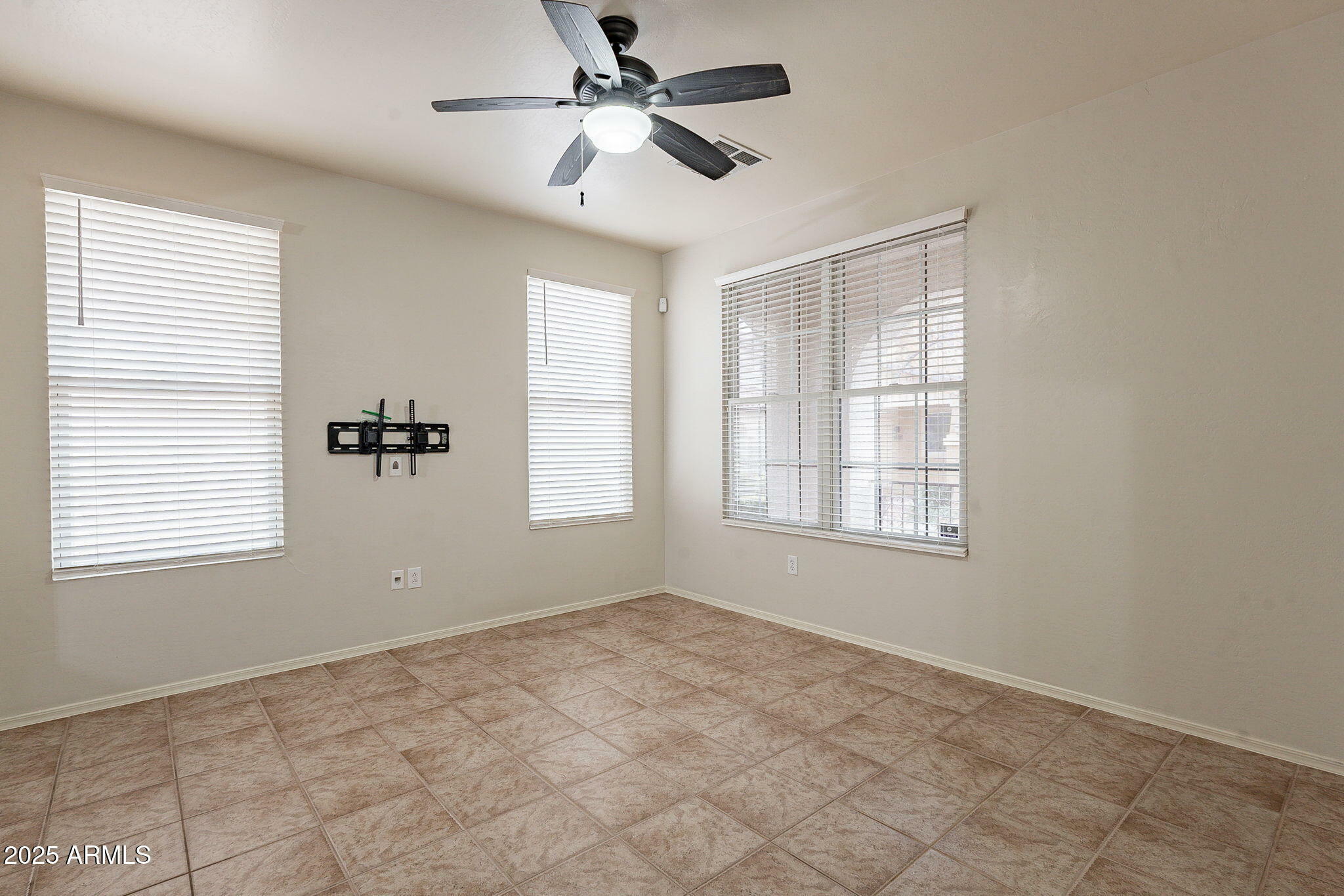 Property Photo:  1088 S Storment Lane  AZ 85296 