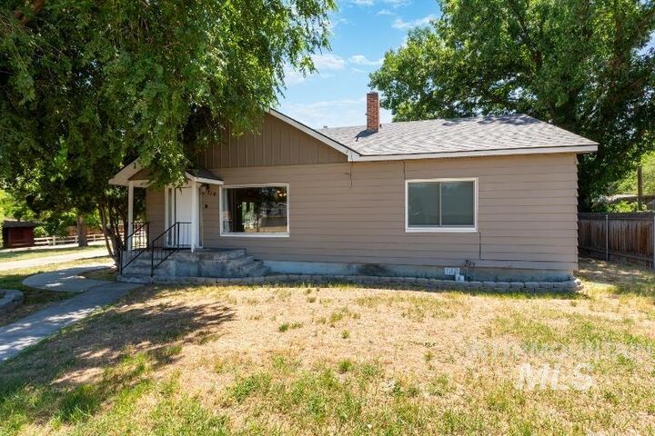 Property Photo: 710 E Linden St ID 83605