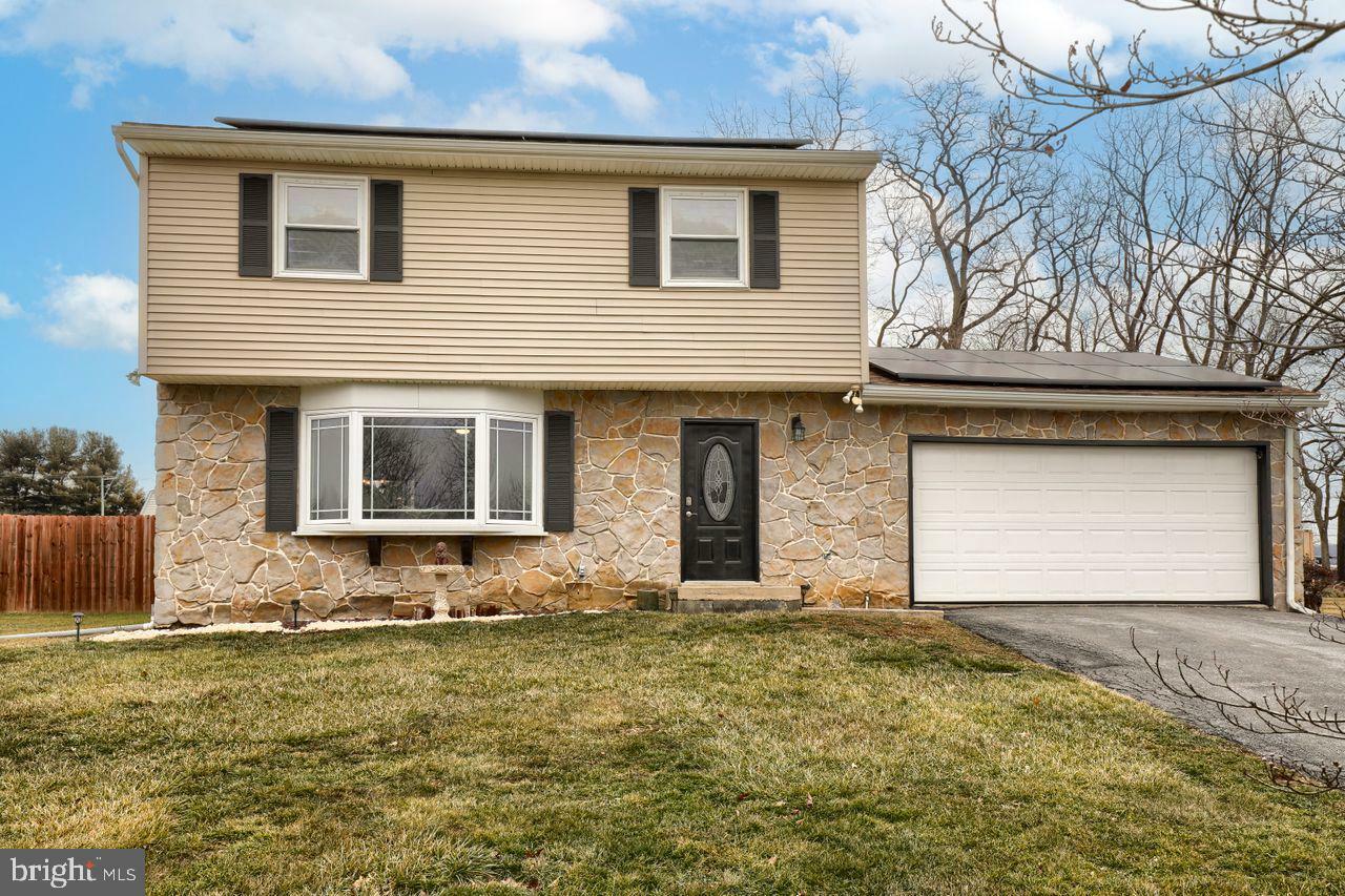 Property Photo:  45 Pine Tree Drive  PA 17512 