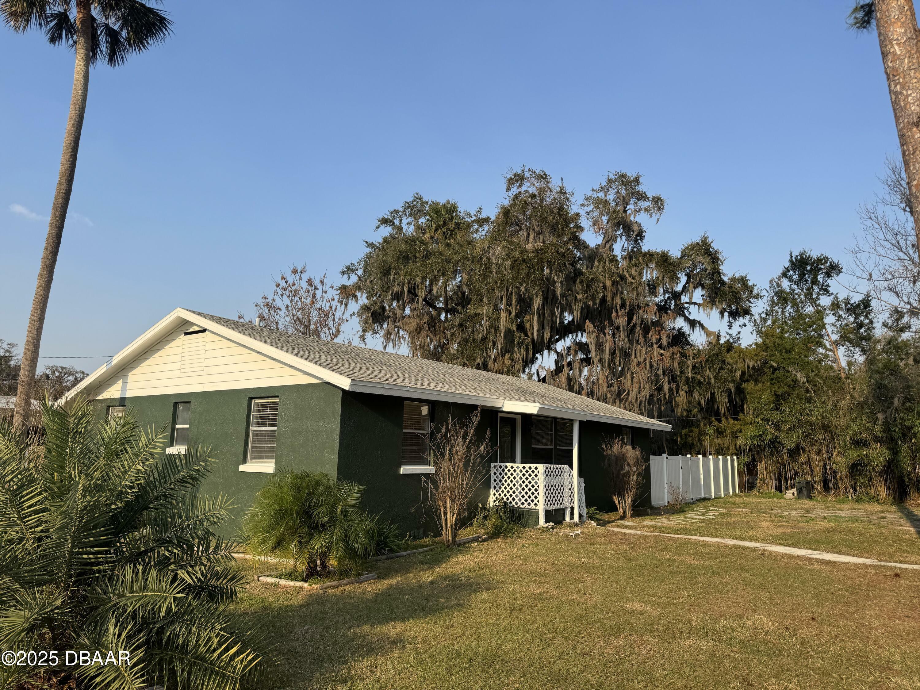 Property Photo:  41 S Orchard Street  FL 32174 