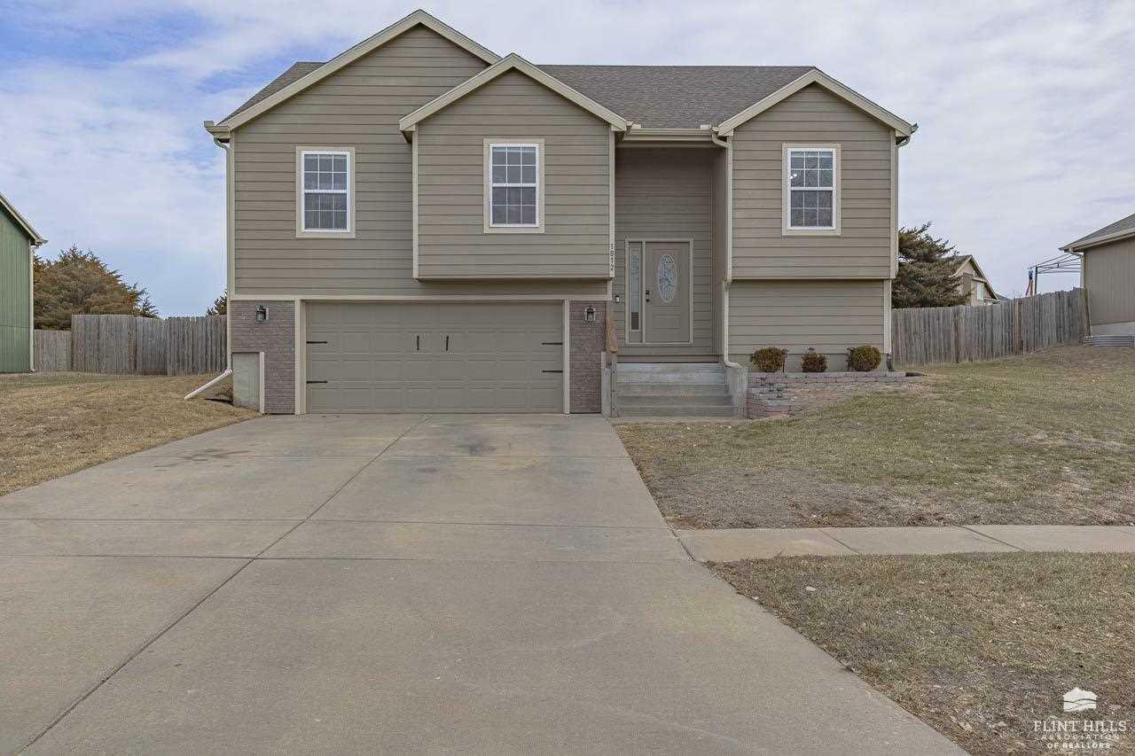 Property Photo:  1812 Katie Rose Trail  KS 66441 