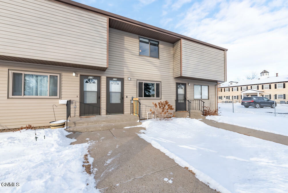 Property Photo:  316 Willow Lane  ND 58504 