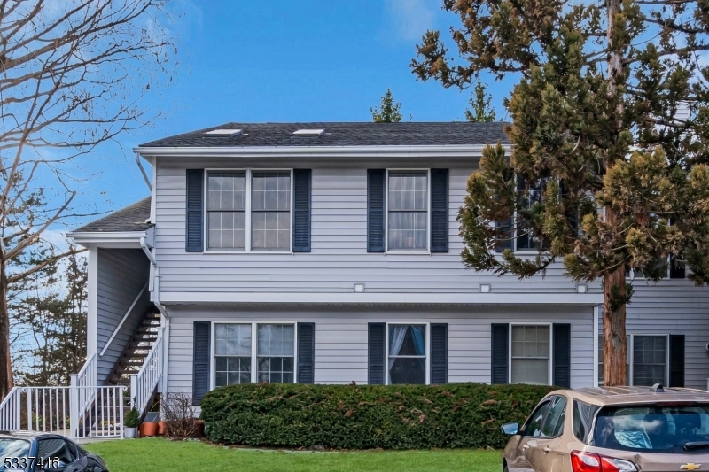 Property Photo:  272 Kingbird Ct  NJ 08887 