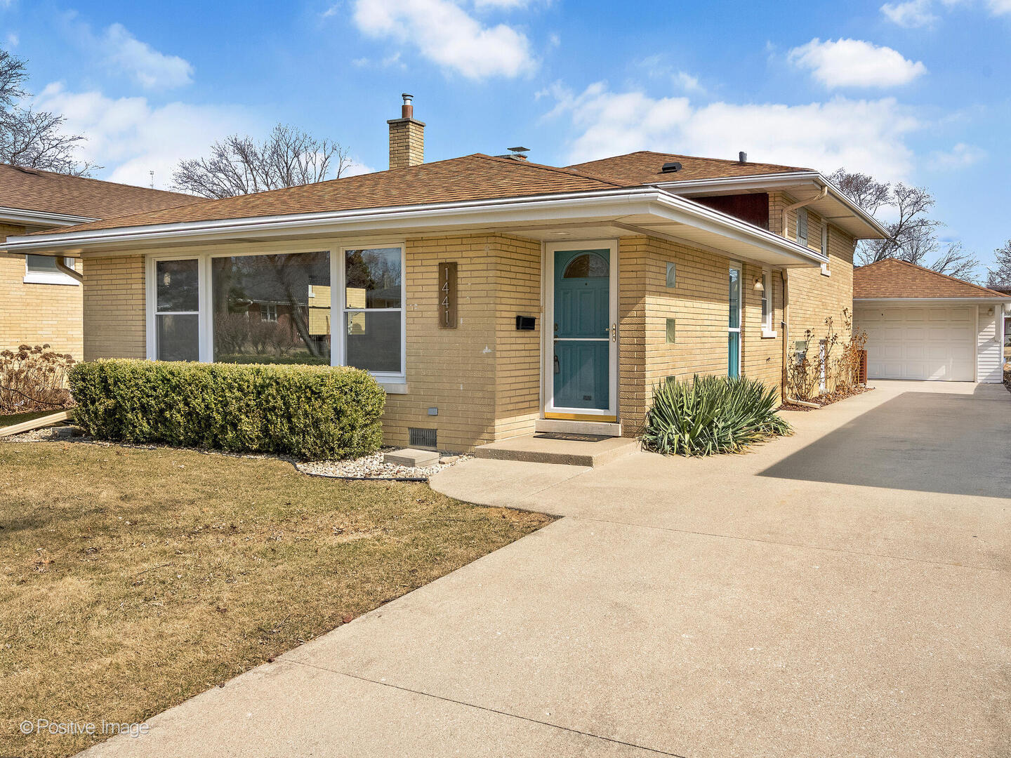 Property Photo: 1441 Forest Road IL 60526