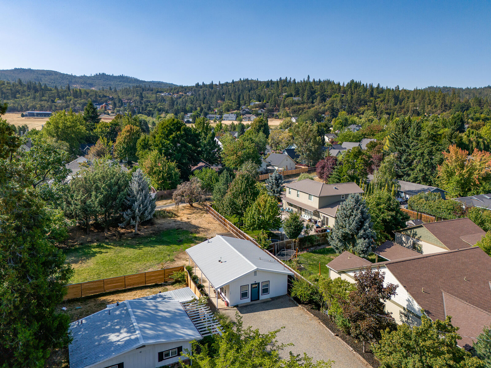 Property Photo: 700 Hueners Lane OR 97530