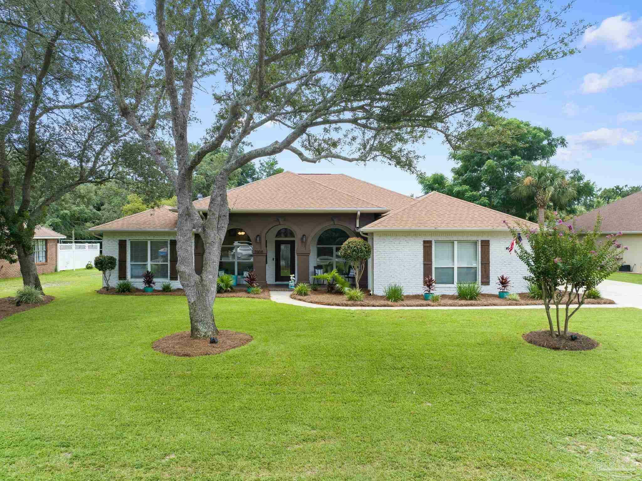 Property Photo:  7008 Turnberry Cir  FL 32566 