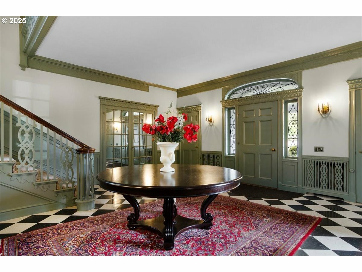 Property Photo: 3707 SW 52nd Pl 1 OR 97221