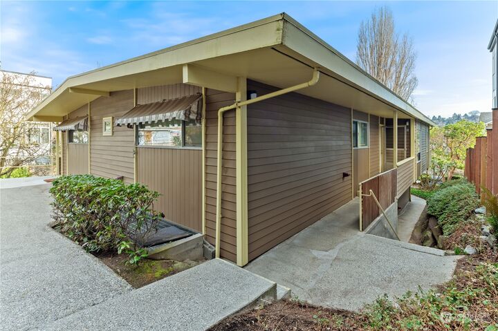 Property Photo:  3031 3033  21st Avenue W  WA 98199 