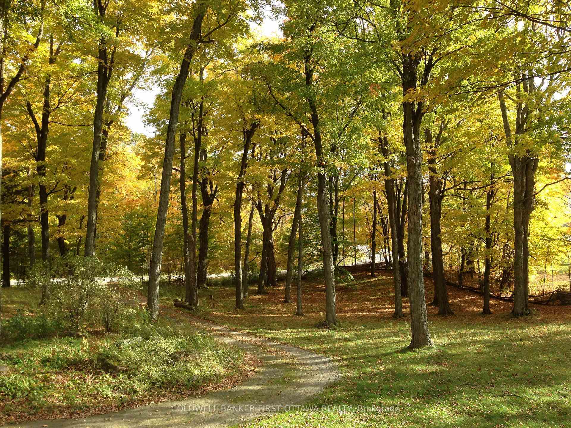 Photo de la propriété: 739 Scotch Corners Road ON K7C 3P1