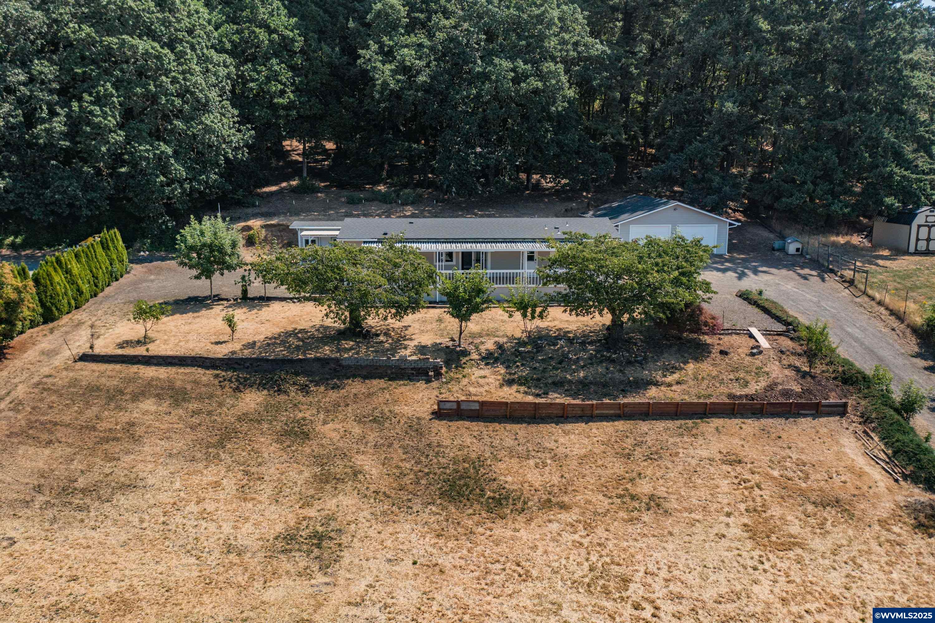 Property Photo: 38611 Century Dr NE OR 97322