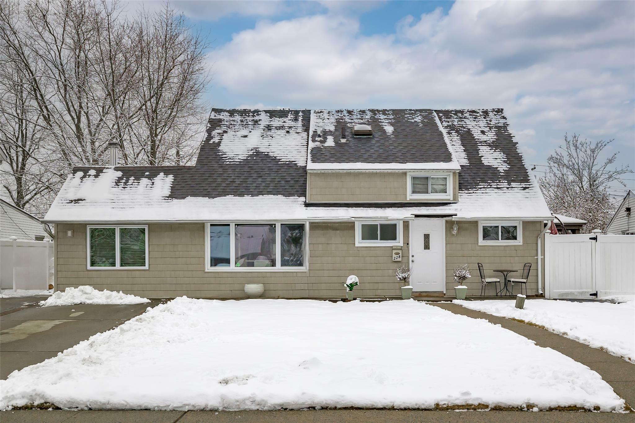 Property Photo:  228 Water Lane S  NY 11793 