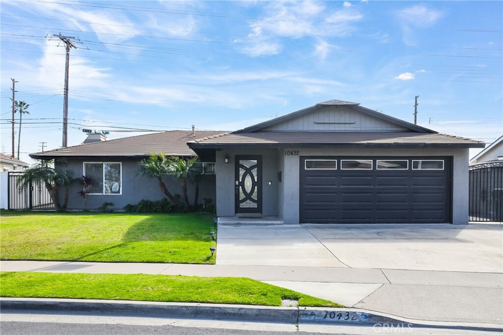 Property Photo:  10432 Kukui Drive  CA 92646 