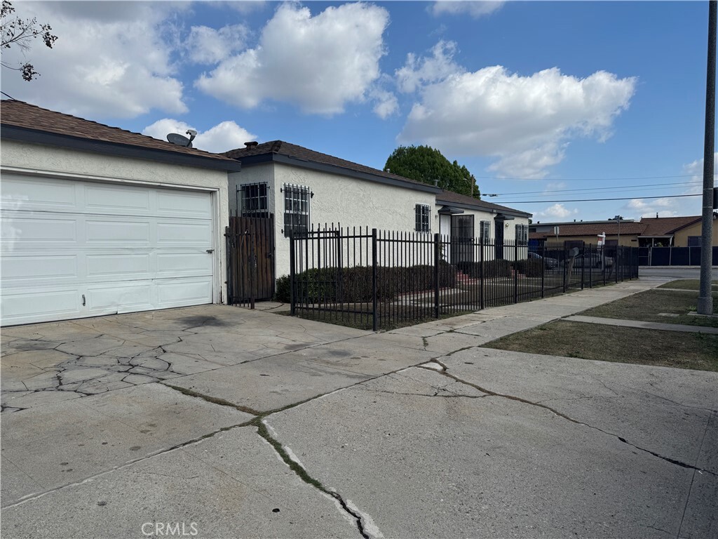 Property Photo:  1401 W 88th Place  CA 90047 