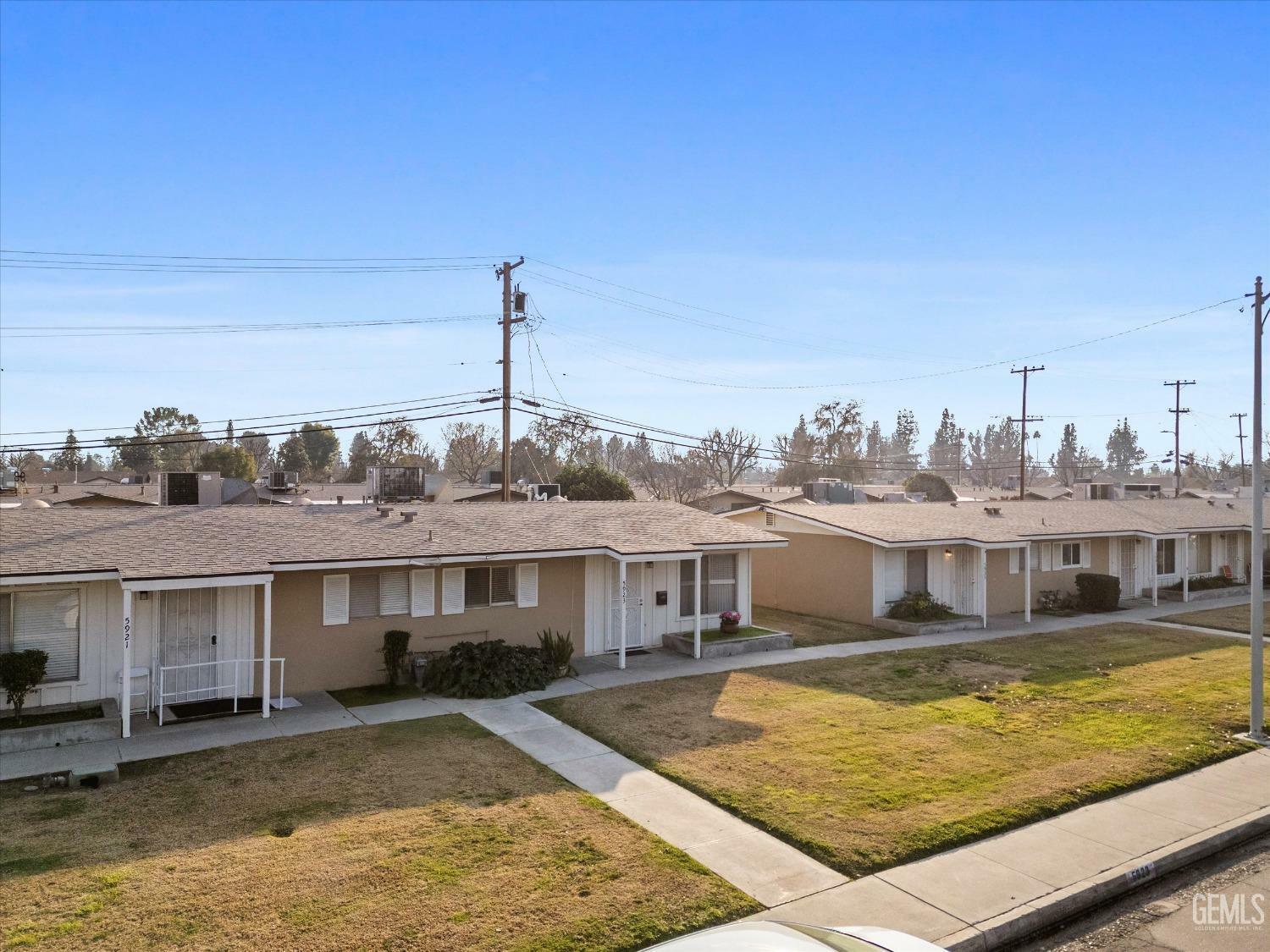 5923 Sundale Avenue  Bakersfield CA 93309 photo