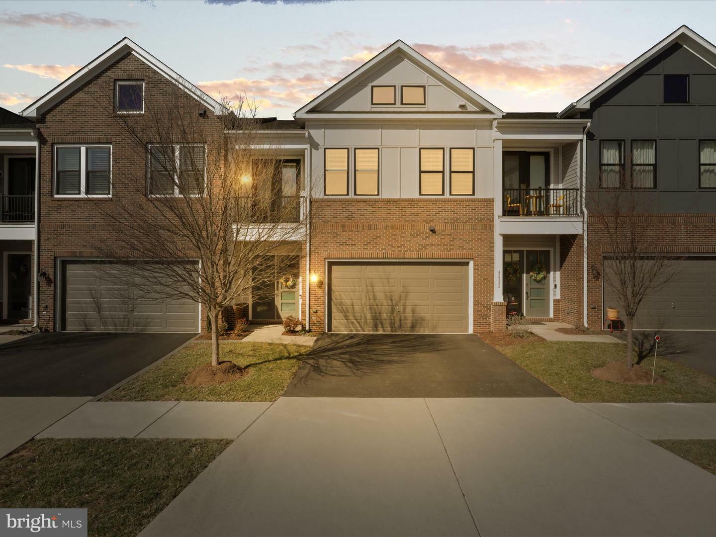 Property Photo: 42820 Morning Light Terrace VA 20148