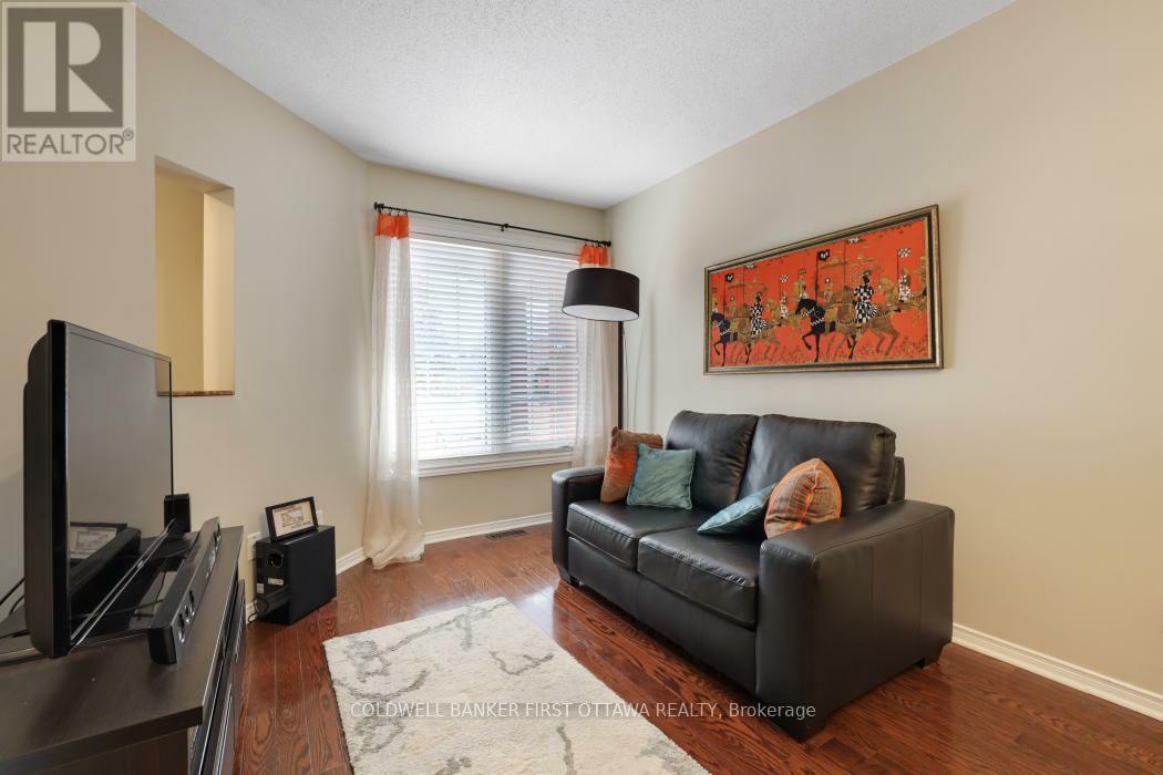 Property Photo:  5 Margrave Avenue  ON K1T 3Y3 