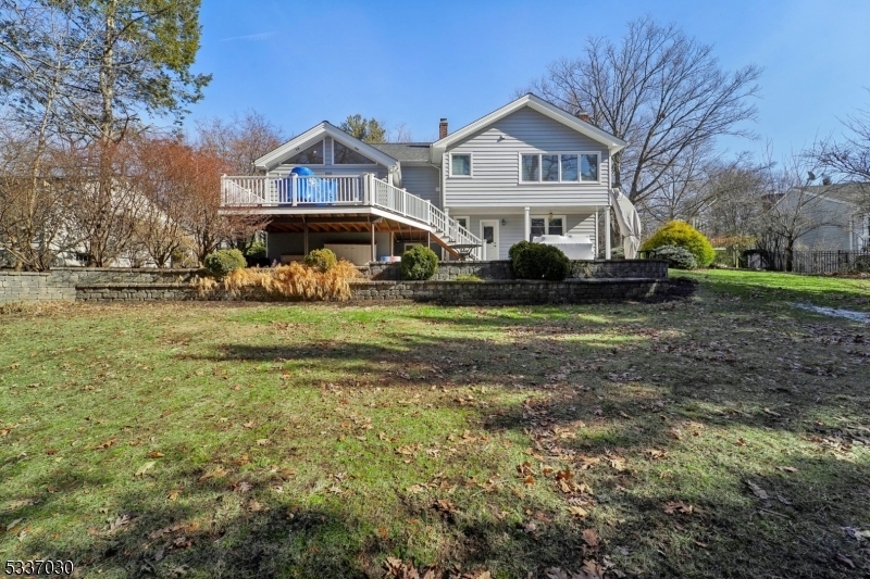 Property Photo:  31 Rumson Rd  NJ 07039 