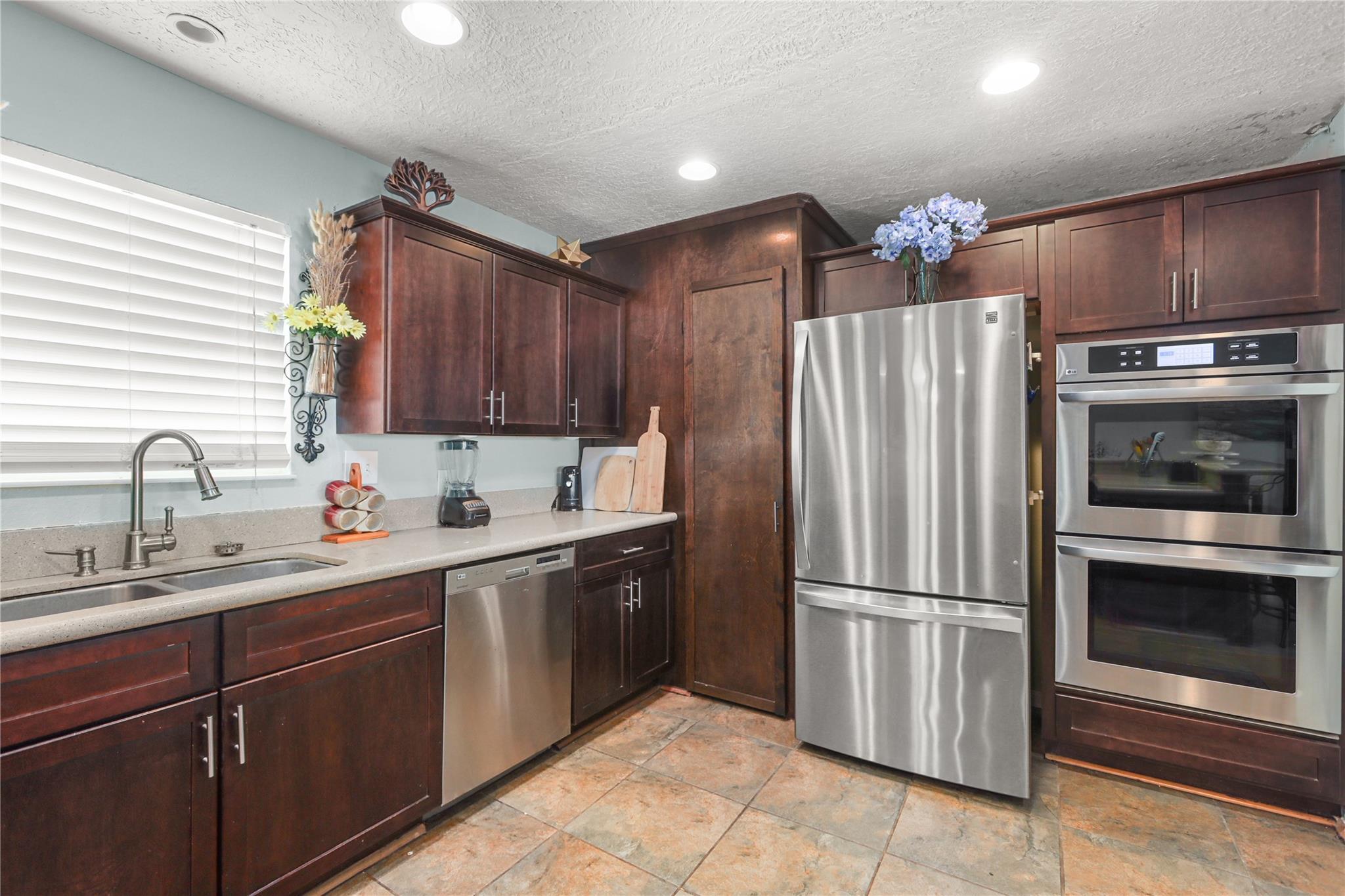 Property Photo: 2306 Ave N TX 77539