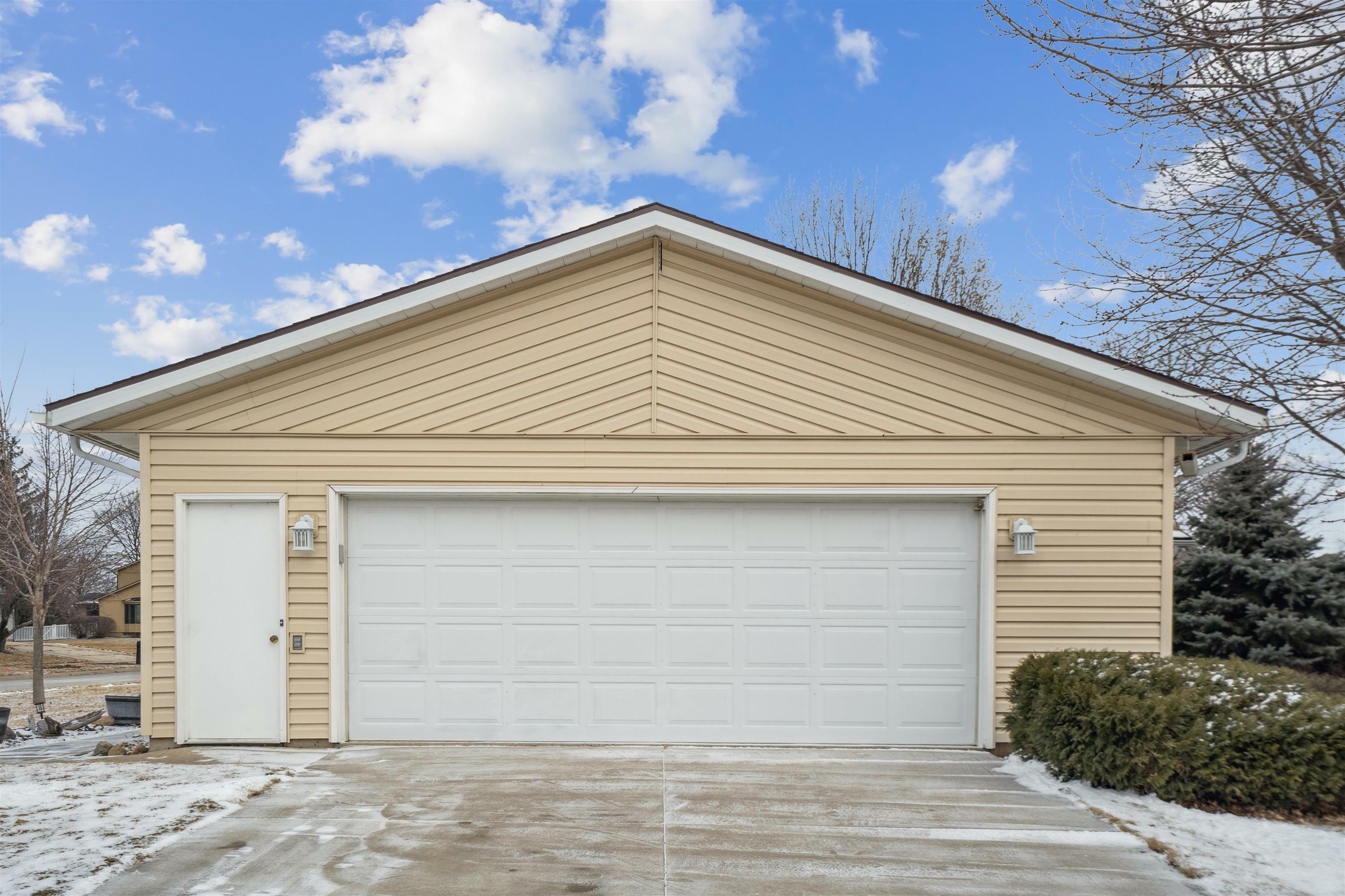 Property Photo:  455 Olympic Drive  IA 50701 