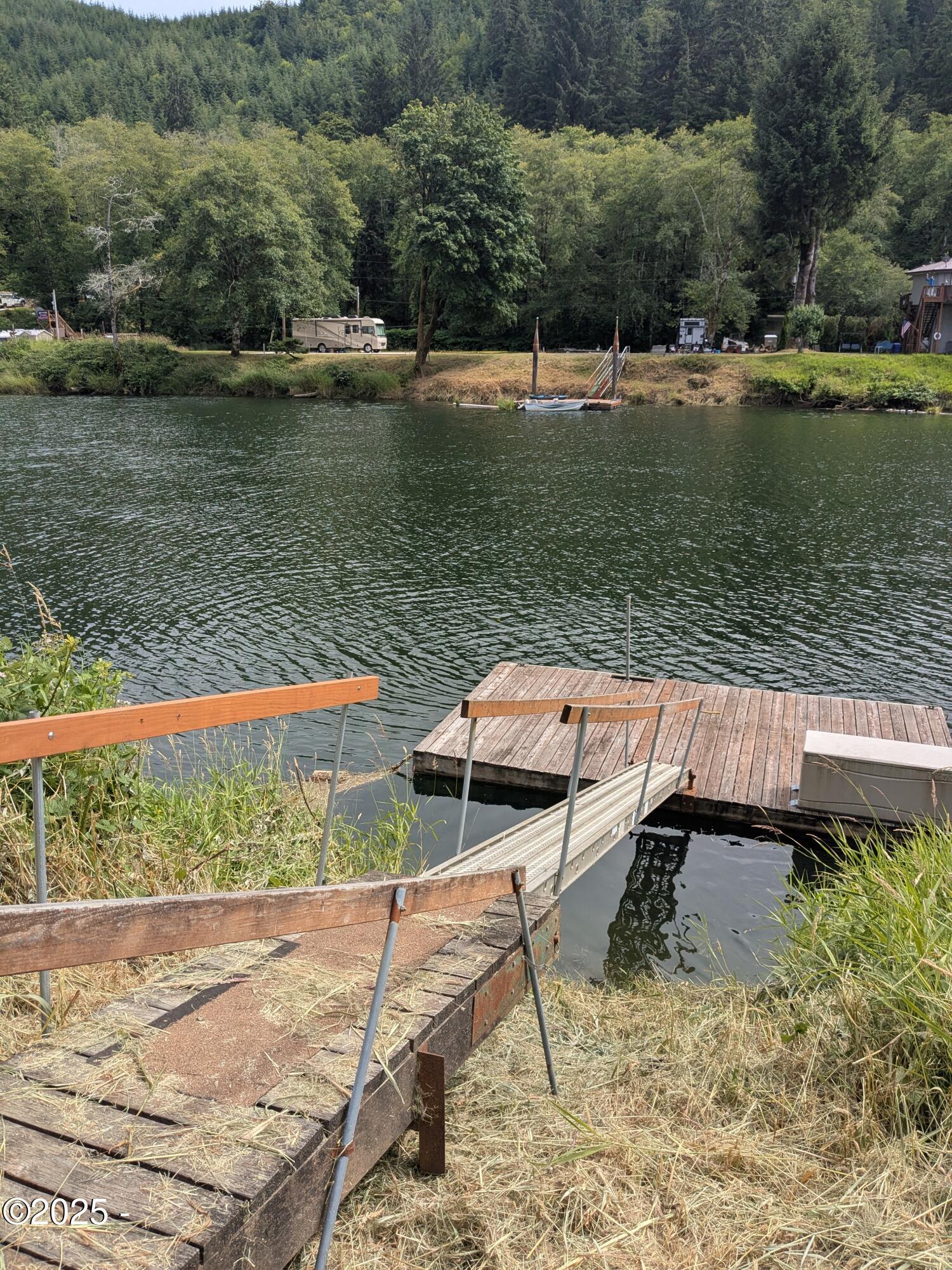 Property Photo:  5880 S River Loop  OR 97367 