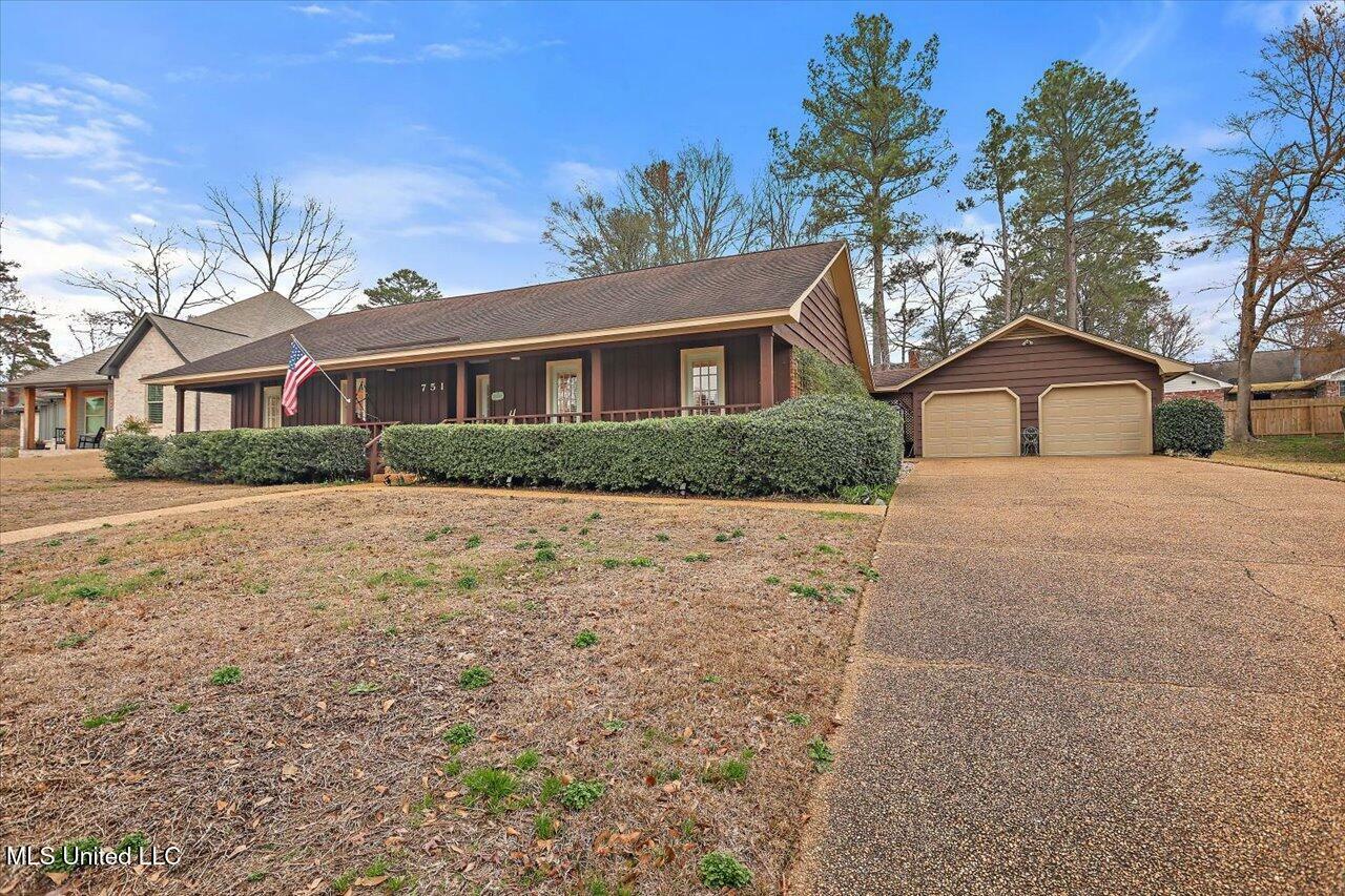 Property Photo:  751 Pine Valley  MS 39208 