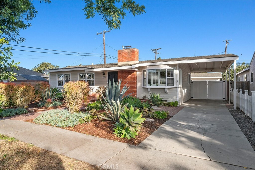 Property Photo: 1940 Fanwood Avenue CA 90815