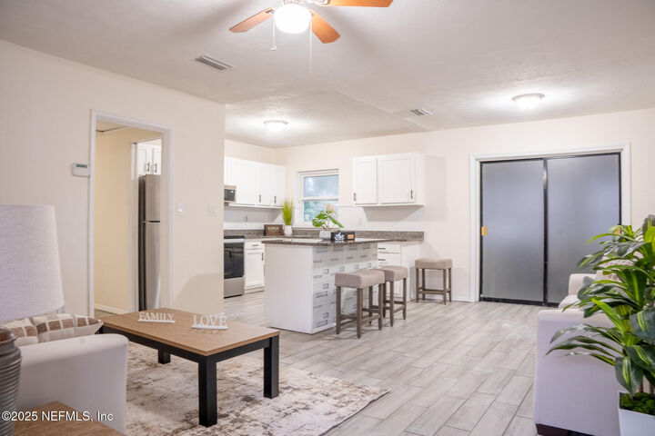 Property Photo: 1722 Paine Avenue FL 32211