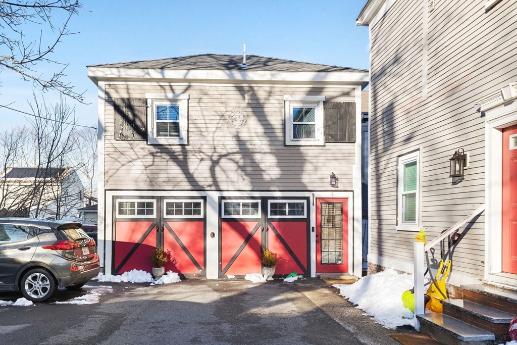 Property Photo: 104 Bridge St 5 MA 01970