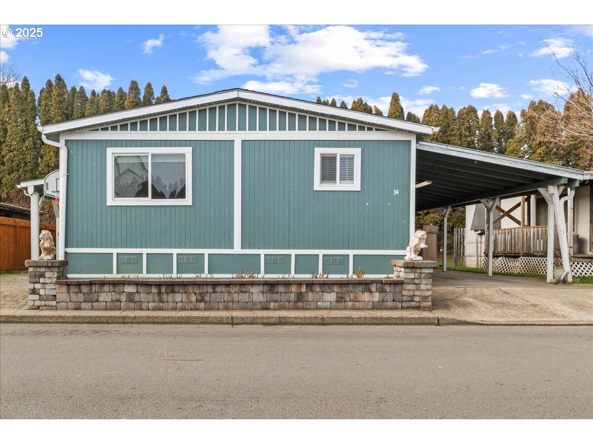 Property Photo:  